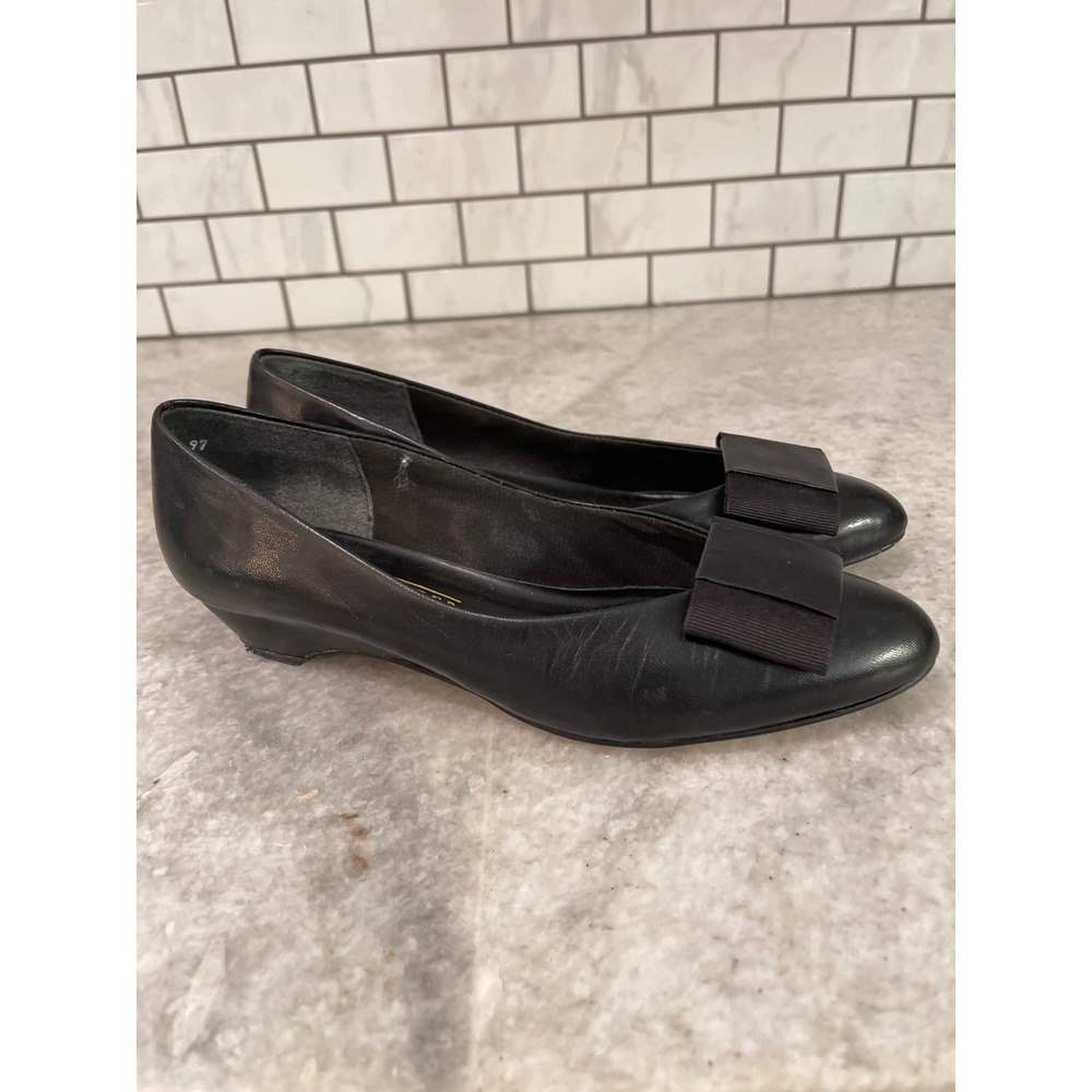 Naturalizer Pumps Women 6.5 AA Black Leather Low Wedge Bow Accent Dress Shoes